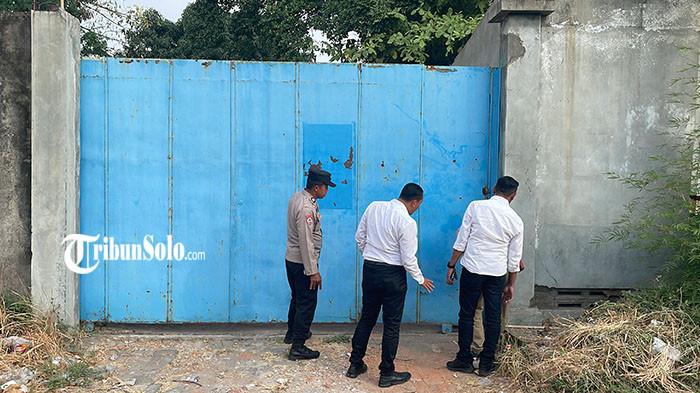 SISIR GUDANG - Polres Sukoharjo melakukan penyisiran terhadap sejumlah gudang dan bangunan tertutup yang berpotensi disalahgunakan untuk aktivitas ilegal, Senin (31/8/2026). Hal ini menindaklanjuti penggerebekan lokasi perjudian atau kasino di Desa Kwarasan, Kecamatan Grogol, Kabupaten Sukoharjo, Jawa Tengah, beberapa waktu lalu.