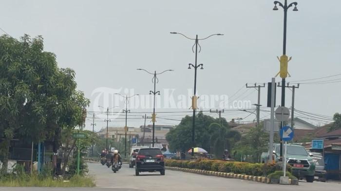 KABUT ASAP - Kabut asap terpantau semakin pekat di wilayah perkotaan Malinau, Kalimantan Utara, Senin (31/8/2026) sore. Meski demikian, Dishub Malinau memastikan belum ada laporan kelumpuhan fatal pada jalur transportasi lokal.