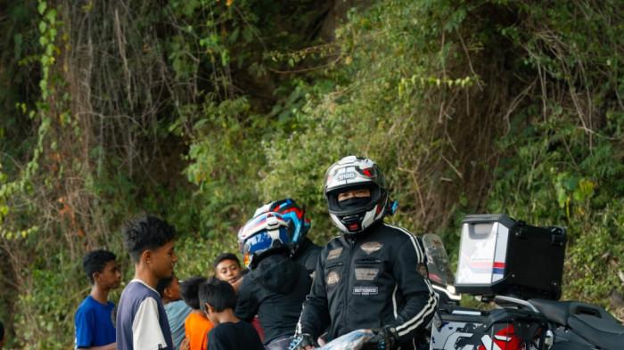 komunitas pemotor bantu penyintas gempa