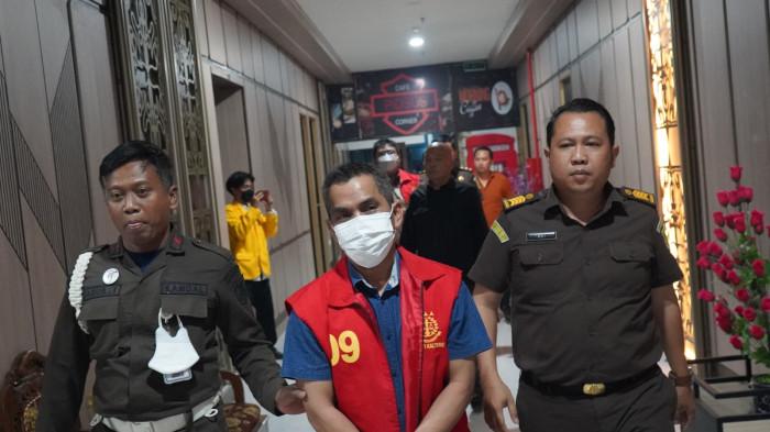 MENANGKAP - Kejati Kalteng kembali menangkap dua tersangka dalam kasus dugaan korupsi dana hibah Pilkada 2024 oleh KPU Kotim, Senin (31/8/2026).