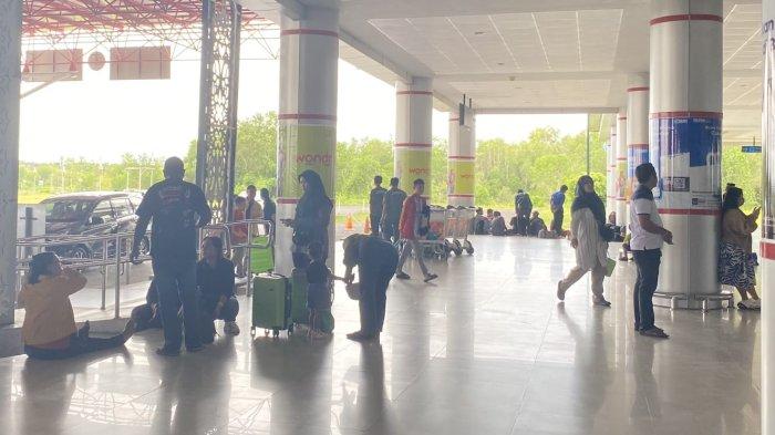 SUASANA BANDARA  - Suasana di Bandara Tjilik Riwut, Palangka Raya, sejumlah rute penerbangan gagal mendarat atau terbang karena kabut asap.