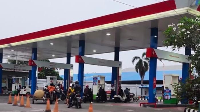 Antrean BBM. Sejumlah SPBU di Kota Medan mulai berangsur normal tanpa antrean panjang mengular di SPBU Merak Hingga, SPBU Amir Hamzah, SPBU Yos Sudarso, Jumat (17/7/2026)