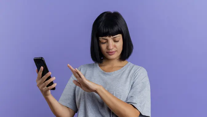 Ketika Stimulasi Digital Terlalu Banyak Mengambil Perhatian Cara Menghindari Drama di Media Sosial. (Foto/Dok: Magnific)