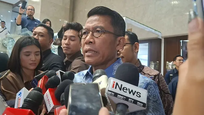 Ketua Komisi XI DPR, Mukhamad Misbakhun ditemui di Kompleks Parlemen, Jakarta, Rabu (4/2/2026). Misbakhun berkomentar mengenai pencalonan Ketua OJK. (Liputan6.com/Arief)