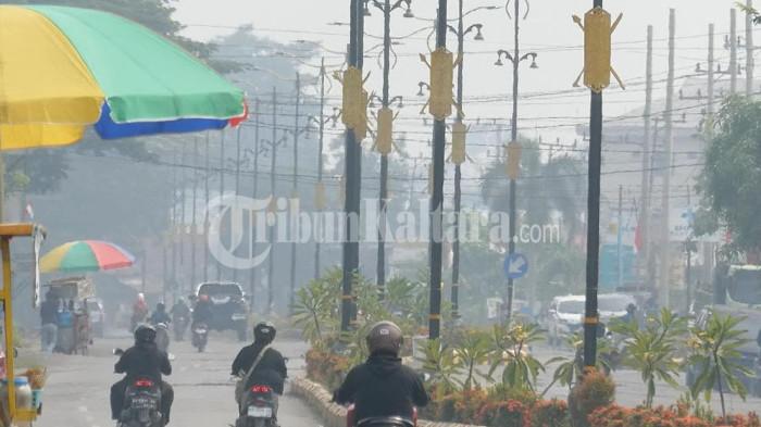 KUALITAS UDARA - Jarak pandang terbatas akibat kabut asap di depan Bandara Kolonel RA Bessing Malinau, Kalimantan Utara, Selasa (1/9/2026). Berdasarkan pemantauan DLH Malinau, kualitas udara di daerah tersebut tergolong sedang.