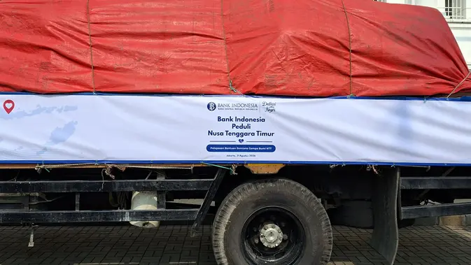 Bank Indonesia (BI) mengirim bantuan logistik bagi korban bencana gempa di Nusa Tenggara Timur (NTT).