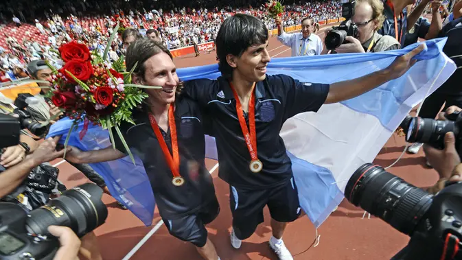 Foto: Pensiun di Barcelona, Sergio Aguero dan Raihan 21 Trofi Bersama 4 Klub dan Timnas Argentina dalam 18 Tahun Perjalanan Karier Bersama Timnas Argentina, ia sukses meraih 2 gelar di level yunior, yaitu juara Piala Dunia U-20 edisi 2005 dan 2007. Bersama Timnas Argentina U-23 ia juga sukses meraih medali emas Olimpiade 2008 bersama Lionel Messi. (AFP/Franck Fife)