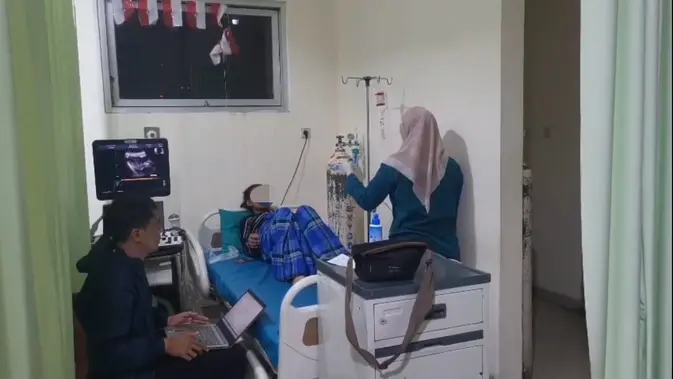 Wanita 19 tahun di Gowa dilarikan ke Rumah Sakit karena gagal aborsi. Wanita 19 tahun di Gowa dilarikan ke Rumah Sakit karena gagal aborsi. (Liputan6.com/ Fauzan)