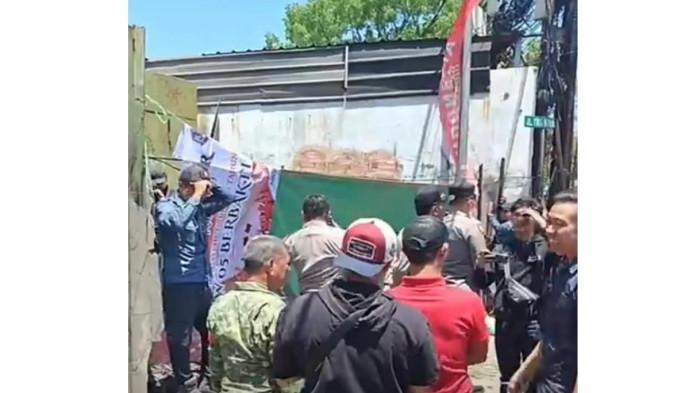 PENEMUAN MAYAT - Warga Kelurahan Babakan, Kecamatan Babakan Ciparay, kota Bandung, Selasa (1/9/2026) dihebohkan temuan mayat yang diduga berjenis kelamin perempuan.