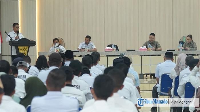 Bupati Bolaang Mongondow Utara Sirajudin Lasena saat berbicara dalam kegiatan sosialisasi