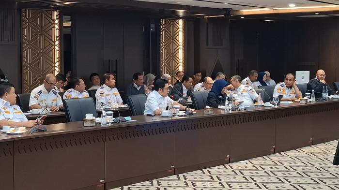TRANSPORTASI LAUT - Dirut TransJakarta Welfizon Yuza saat rapat kerja bersama Komisi B DPRD DKI Jakarta membahas pengelola transportasi laut Kepulauan Seribu, Rabu (2/9/2026).