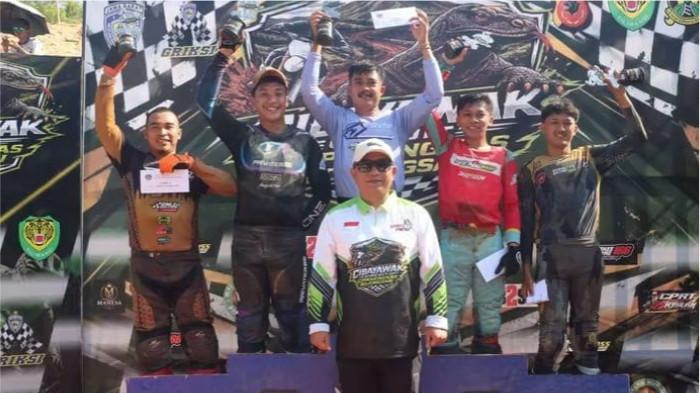 SUKABUMI - Wakil Bupati Sukabumi H Andreas meresmikan Sirkuit Cibayawak