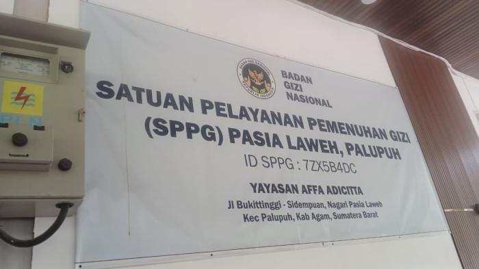 KERACUNAN MAKANAN - Pemerintahan Kabupaten Agam meminta dapur SPPG di Palupuh berhenti beroperasi sementara waktu, pasca dugaan kasus keracunan usai menyantap Makan Bergizi Gratis (MBG). Nama dapur tersebut yakni Yayasan Affa Adicitta Satuan Pelayanan Pemenuhan Gizi (SPPG) Pasia Laweh, Kecamatan Palupuh, Kabupaten Agam.