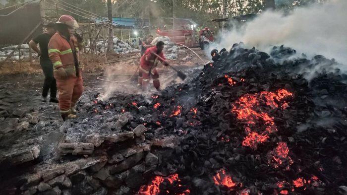 KEBAKARAN - Kasus kebakaran di Manado melonjak menjadi 195 kejadian pada Agustus 2026, naik 1.118,75 persen dibandingkan Juni yang hanya mencatat 16 kasus. Dari total kasus Agustus, 182 merupakan kebakaran nonbangunan seperti lahan dan alang-alang, sementara 13 kasus lainnya merupakan kebakaran bangunan. Sejak Januari hingga 3 September 2026, tercatat 358 kasus kebakaran.