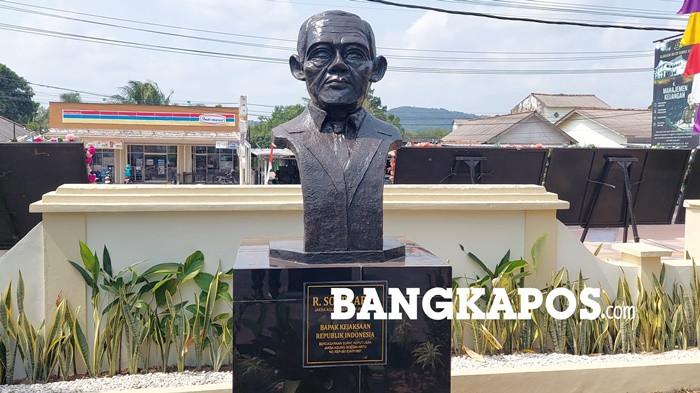 Monumen R. Soeprapto Keadilan di Halaman Kejaksaan Negeri Bangka Selatan.