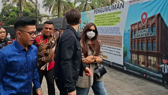 Anthony Xie dan Audi Marissa Hadiri Sidang Cerai © KapanLagi.com/Fikri Alfi Rosyadi