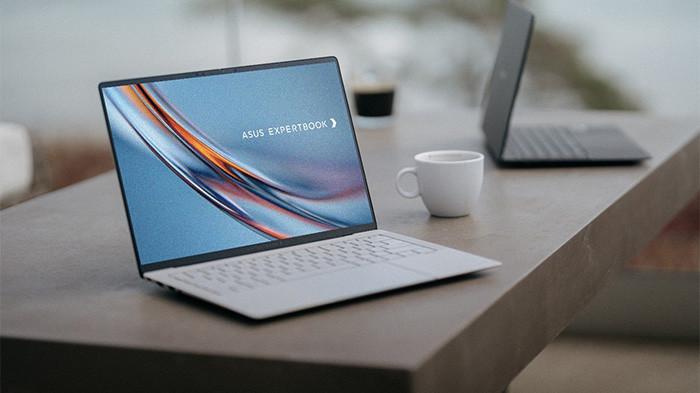 MENGUNGGULI - ASUS ExpertBook Ultra diposisikan untuk mengungguli laptop flagship kompetitornya.