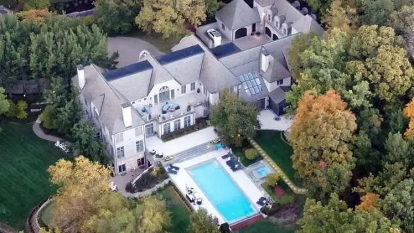 Villa in Leawood where Taylor Swift and her husband live. Photo: Instagram houseofcelebs103