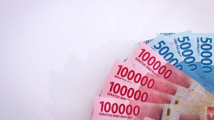 Ilustrasi uang rupiah Rp100 ribu dan Rp50 ribu