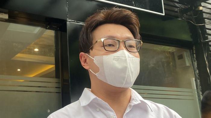 PENGAKUAN RESELLER -- Sidang kasus produk Richard Lee di PN Tangerang menghadirkan saksi Arman, seorang pemilik toko daring. Arman mengaku membeli suplemen White Tomato hingga jutaan rupiah karena percaya pada latar belakang Richard Lee sebagai dokter saat promosi di TikTok.