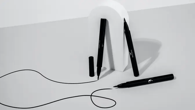 Ilustrasi eyeliner. (dok. unsplash @missswiss)