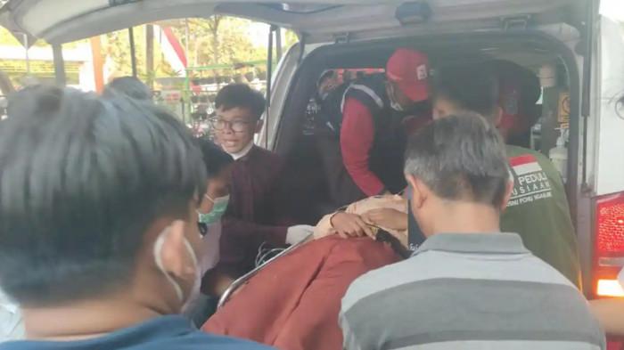 DUGAAN KERACUNAN - Sejumlah siswa Sekolah Menengah Atas Negeri (SMAN) 3 Nganjuk, diduga mengalami keracunan usai santap menu MBG, Rabu (2/9/2026).