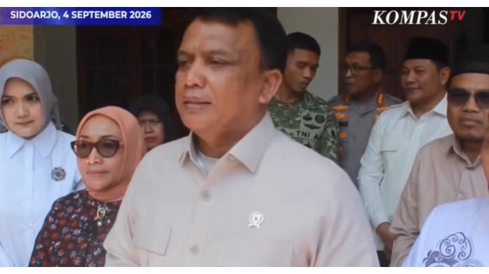 MINTA MAAF - Wakil Kepala Badan Gizi Nasional (BGN) Mayjen TNI (Purn.) Trenggono berkunjung ke Pondok Pesantren Manbaul Hikam di Kabupaten Sidoarjo, Jawa Timur, Jumat, (4/9/2026). Dia menyampaikan permintaan maaf atas kasus keracunan ratusan santri setelah mereka menyantap hidangan program Makan Bergizi Gratis (MBG).