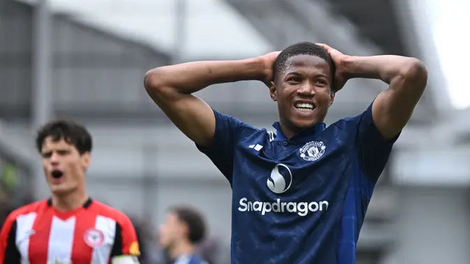 Striker muda MU, Chido Obi. (JUSTIN TALLIS / AFP)