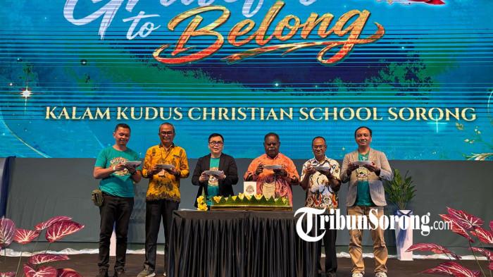 HUT KALAM KUDUS - Ketua Yayasan Kristen Kalam Kudus Indonesia Cabang Sorong Budi Santoso menyampaikan sambutan dalam perayaan HUT ke-29 Sekolah Kristen Kalam Kudus Sorong di Gedung Lambert Jitmau, Kota Sorong, Sabtu (5/9/2026).