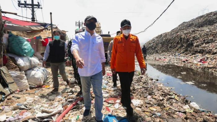 Gubernur Jawa Tengah, Ahmad Luthfi setelah meninjau TPA Putri Cempo