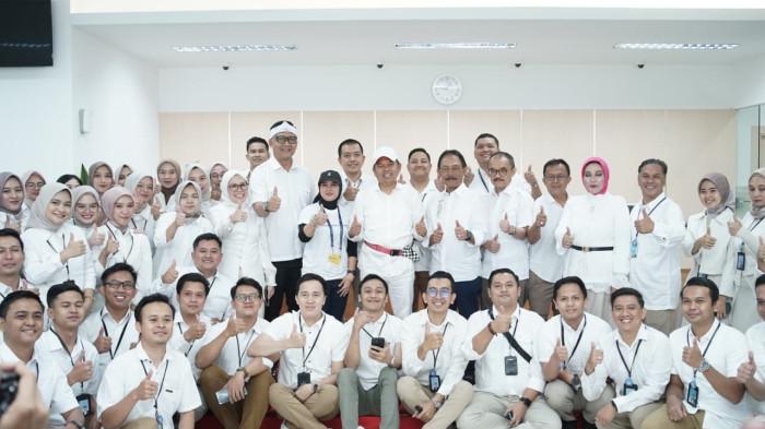 KANTOR CABANG PANGANDARAN - Gubernur Jawa Barat Dedi Mulyadi hadir dan melakukan penandatanganan prasasti yang disaksikan oleh Bupati Pangandaran Citra Pitriyami, sebagai penanda resmi hadirnya Kantor Cabang Pangandaran