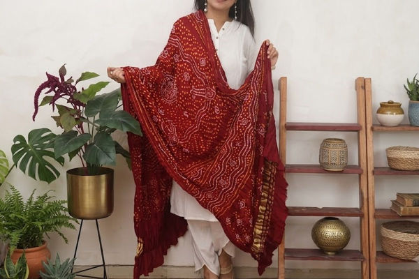 From Simple to Stylish: 4 Dupattas to Pair with Your Kurti