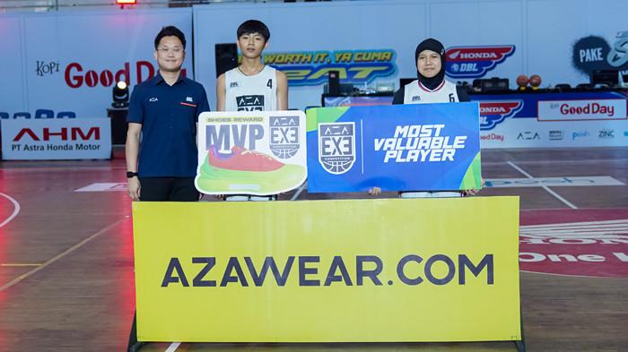 MOST VALUABLE PLAYER : Siswa kelas 10 SMA Kolese Santo Yusup Malang (Kosayu), Calvin Marcello berhasil membawa Kosayu menjadi juara AZA 3X3 Competition 2026 East Java-South sekaligus menyabet predikat Most Valuable Player (MVP) sektor putra.