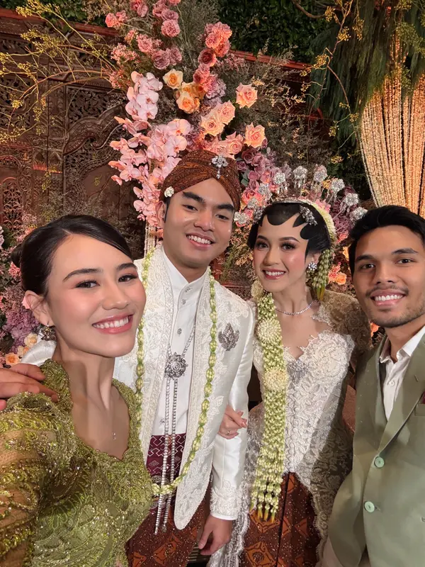 Aaliyah Massaid dan Thariq Halilintar kondangan (instagram.com/aaliyah.massaid)