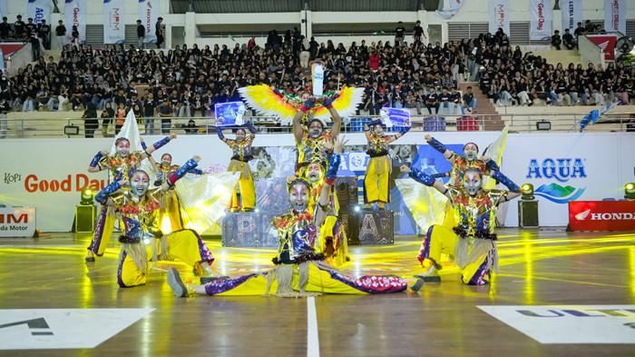 3 DANCE TERBAIK: CJ Nos Ludos melengkapi jajaran tiga besar dengan mengangkat Burung Cenderawasihsebagai tema utama penampilan. Konsep CJ Nos Ludos juga membawa filosofi dari Papua melalui pesan Amung Me: “Angamur ingam awal aro pagan no hari eno woeak ilingamo”, yang memiliki makna bahwa hari ini harus lebih baik daripada hari kemarin.