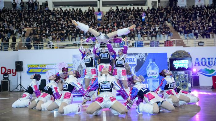 3 DANCE TERBAIK: Smarihasta Dance Community (SDC) menempati posisi kedua melalui pertunjukan bertajuk“Nusantara Everglow”. SDC menggabungkan nuansa cyberpunk dengan berbagai elemen budaya Nusantara.