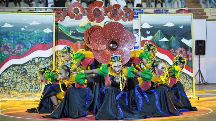 3 DANCE TERBAIK: DNewsaintcrew berada di posisi pertama AQUA DBL Dance Competition 2026 East Java-South lewat konsep yang mengangkat tema Rafflesia Arnoldii, salah satu flora ikonik Indonesia.