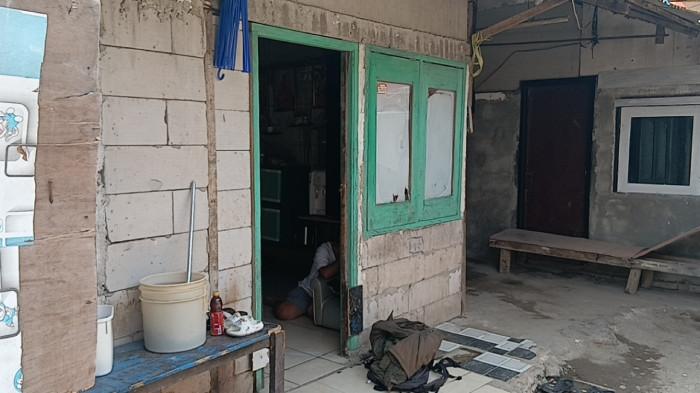 PUTUS SEKOLAH - Rumah Siti Anarosidah (60) yang kini mengasuh Rahma Jelita di Jatinegara, Cakung, Jakarta Timur, Sabtu (5/9/2026). TRIBUNJAKARTA.COM/BIMA PUTRA