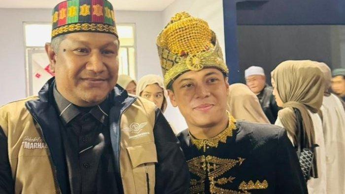 Anggota DPD RI asal Aceh, Tgk. Ahmada, memberikan dukungan kepada Tgk. Habibi Nawawi asal Aceh, dalam ajang Akademi Sahur Indonesia (AKSI) 2026 di Studio 5 Indosiar, Jakarta Barat, Sabtu dini hari (14/3/2026).