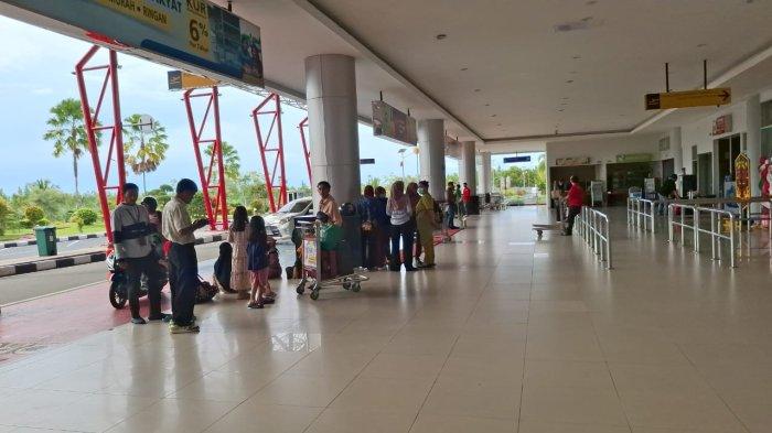 AKTIVITAS BANDARA - Ilustrasi aktivitas penumpang di Bandar Udara Juwata Tarakan, Rabu (18/12/2025) lalu. Inilah update kondisi penerbangan dari Jakarta ke Tarakan, usai erupsi Gunung Anak Krakatau, lengkap kabar Batik Air hingga Citilink