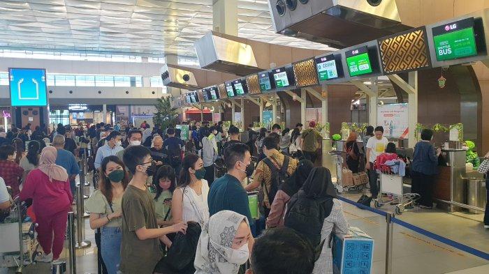 Foto arsip Suasana membludaknya di Terminal 3 Bandara Soekarno-Hatta pada, Rabu (19/4/2023) pagi.