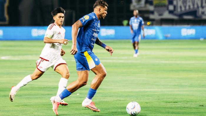 Pemain Persib Berguinho dalam laga kontra PSM Makassar d