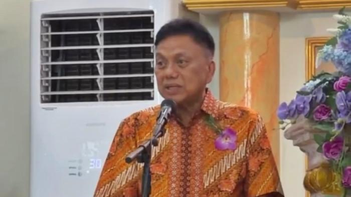 Olly Dondokambey saat bersaksi dalam Ibadah Syukur HUT ke-103 GMIM Imanuel Aertembaga Bitung