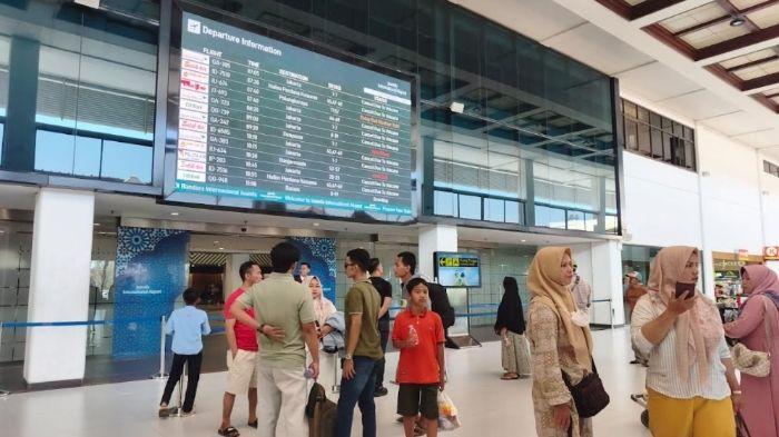 BATAL TERBANG - Perpanjangan penghentian operasional penerbangan di Bandara Internasional Soekarno-Hatta hingga pukul 13.30 WIB berdampak pada operasional penerbangan di Bandara Internasional Juanda, Minggu (6/9/2026).