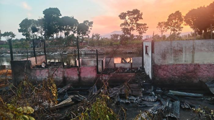 Warga Kelurahan Kiniar dan Tolour