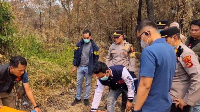 PEMBUNUHAN KAKAK ADIK- Tim gabungan Pllres Banyuasin di TKP pada Minggu (6/9/2036). Kakak-beradik berinisial RM (18) dan AM (13) di Talang Kelapa, Banyuasin, Sumatera Selatan yang dilaporkan sejak 27 Oktober 2021 diduga dibunuh