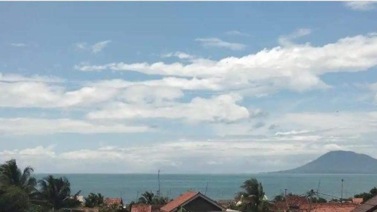 ANAK KRAKATAU - Potret Gunung Anak Krakatau. Kepala Badan Geologi Kementerian Energi dan Sumber Daya Mineral (ESDM), Lana Saria memastikan dentuman misterius yang terdengar sejumlah warga Jawa Barat berasal dari rambatan gelombang akustik akibat erupsi Gunung Anak Krakatau