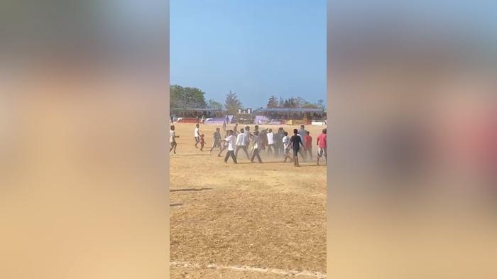 KERICUHAN -- Kericuhan turnamen sepak bola yang terjadi di Desa Tanjung Labu, Kecamatan Lepar, Minggu (6/9/2026) kemarin. Keributan terjadi saat pertandingan antara Merdeka Toboali dengan Persita B Tanjung Labu.