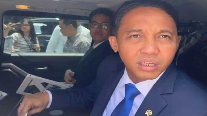 DIPANGGIL DPR - Menteri Kehutanan Raja Juli Antoni. Ia Akan Dipanggil DPR Imbas Banjir dan Tanah Longsor di Sumatera.