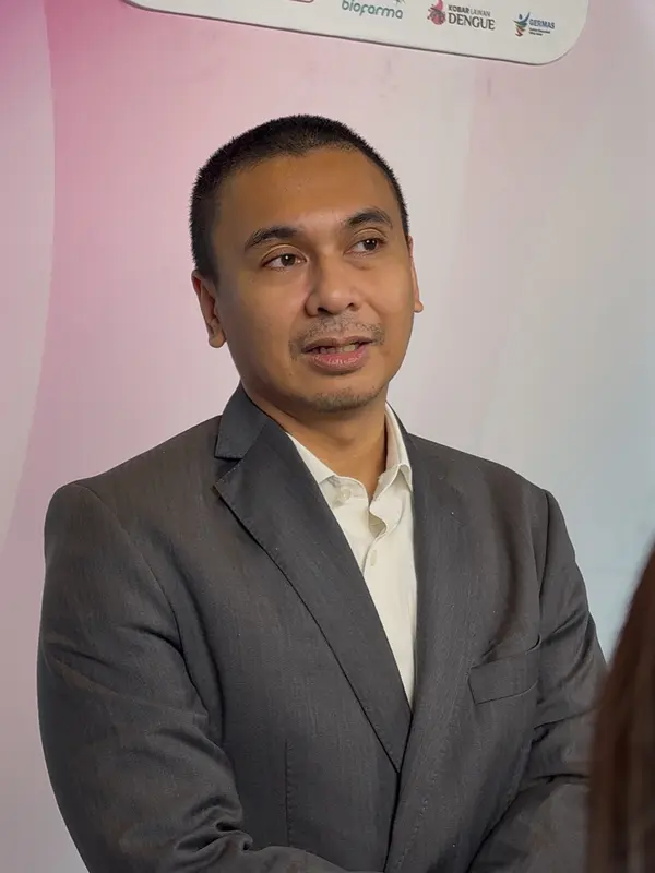 Raditya Dika gagal hadiri sebuah event karena dampak erupsi Anak Krakatau. [Anisha/Fimela]